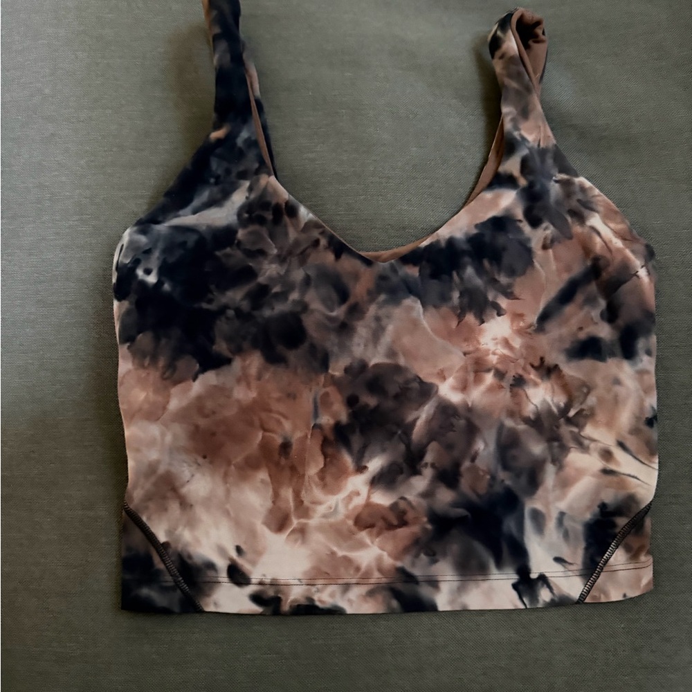 Lululemon Tie-Dye yoga workout top
Size 6
Soft and comfortable